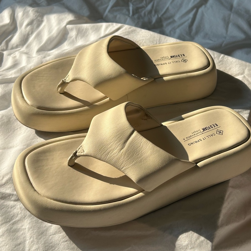 SPRING Platform Padded Thong Sandals Cream  Butter Yellow | Women’s Size 7.5